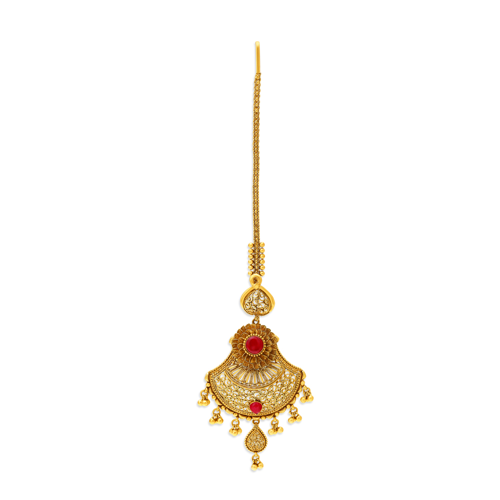 Ornate Gold Maang Tikka for the Maharashtrian Bride