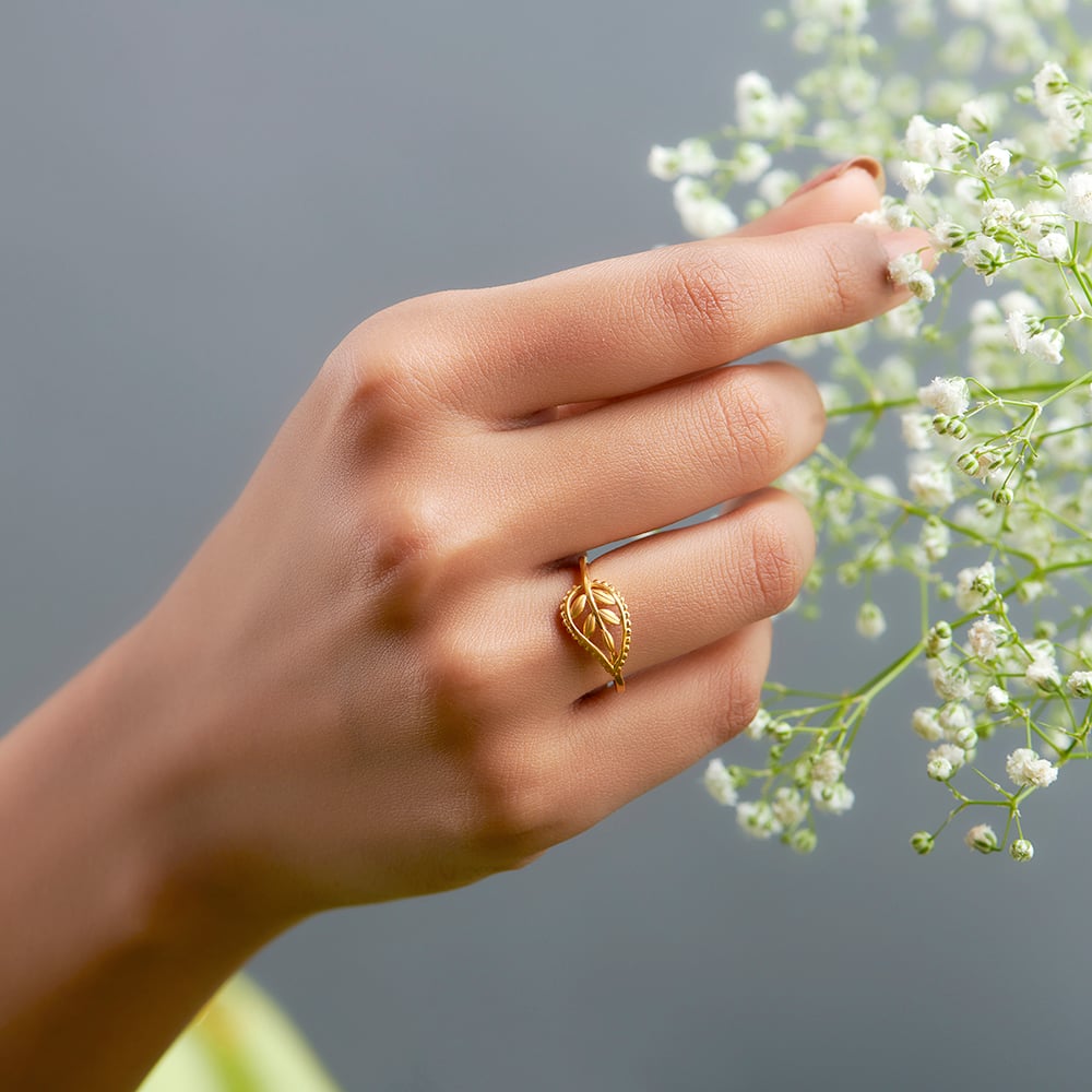 Pleasing 22 Karat Yellow Gold Leaf Pattern Finger Ring,,hi-res image number null