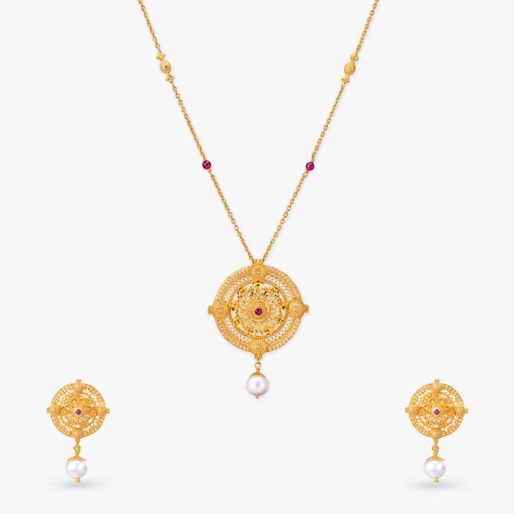 

Vintage Swirl Gold Pendant with Chain and Earrings Set