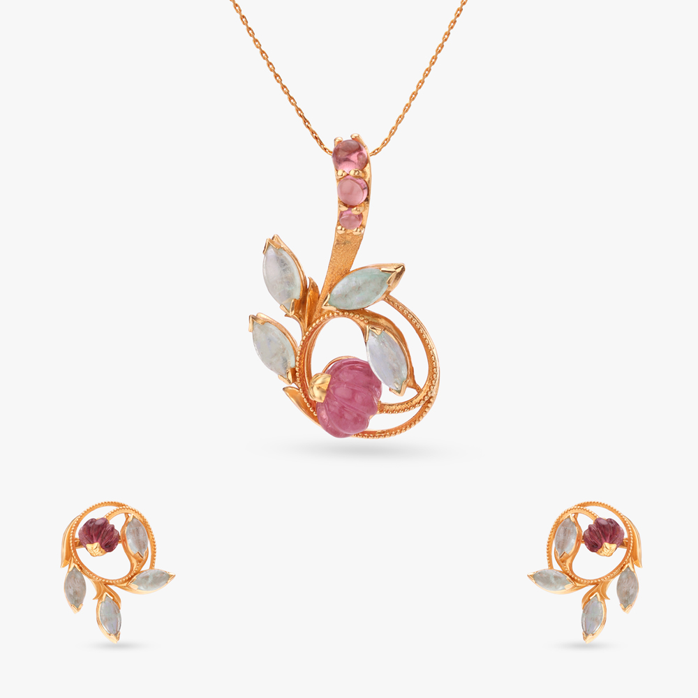 

Loop Orchard Gold Pendant and Earrings Set