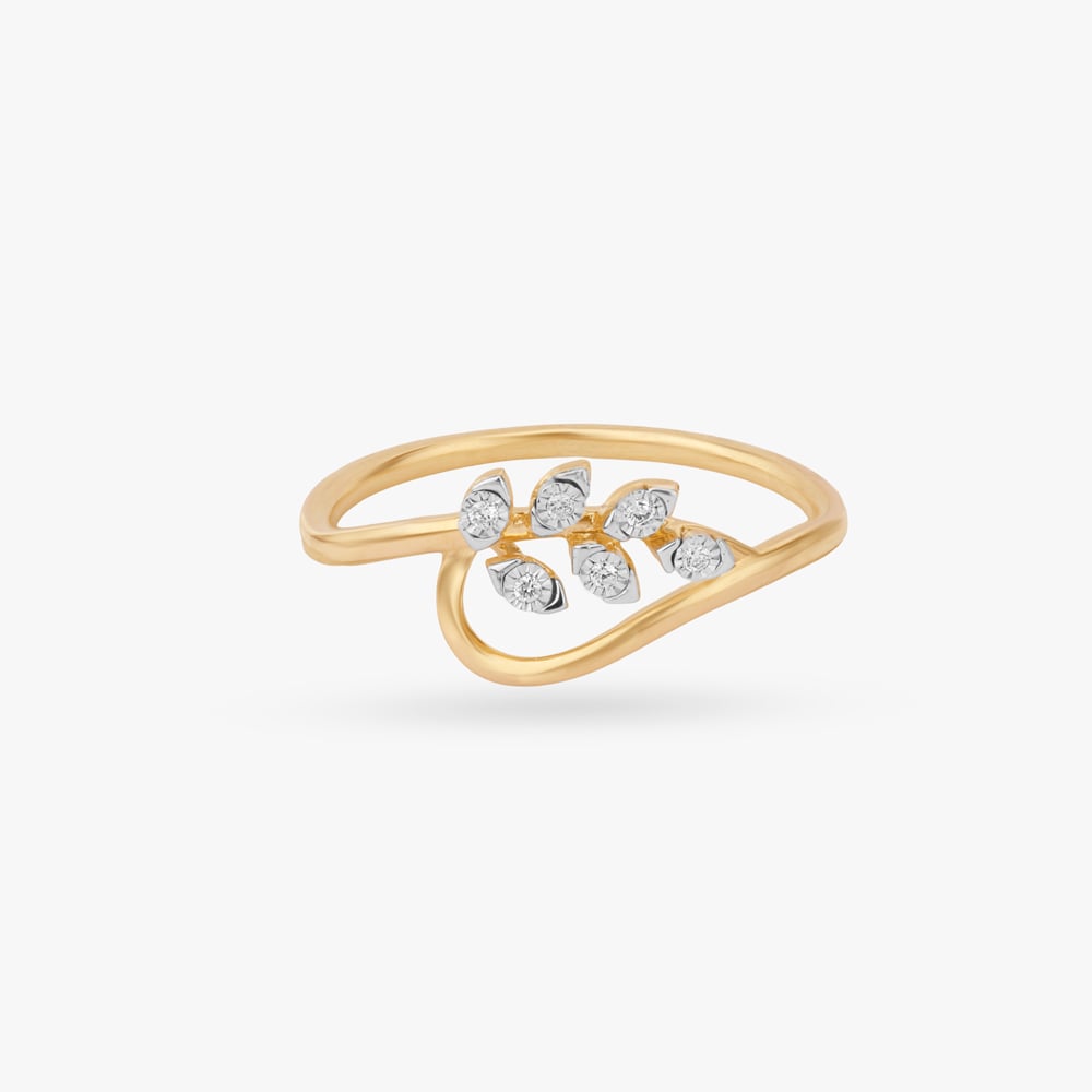 

Leaf Wave Diamond Ring
