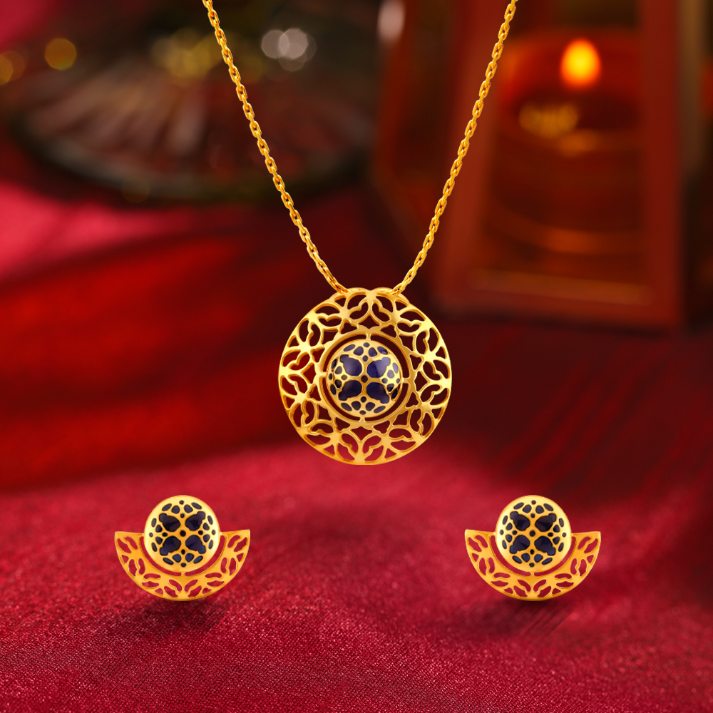 Artistic Gold Pendant Set