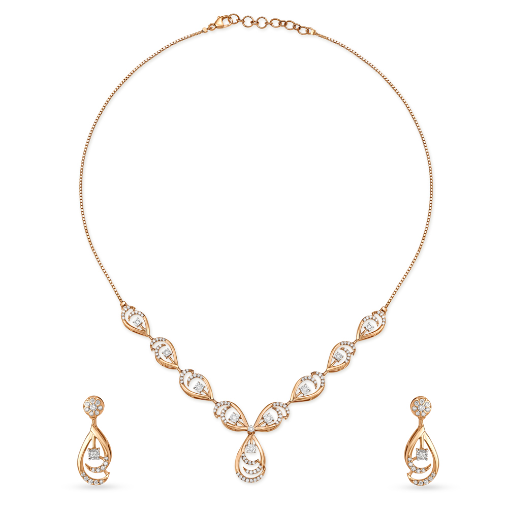 

Distinct Stately Diamond and Gold Necklace Set