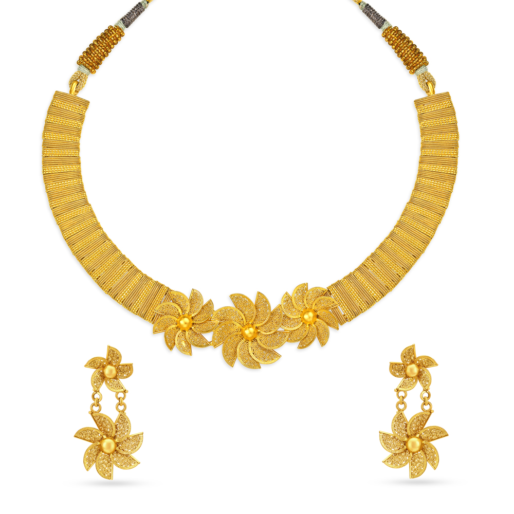 Glamorous Gold Necklace Set for the Bihari Bride