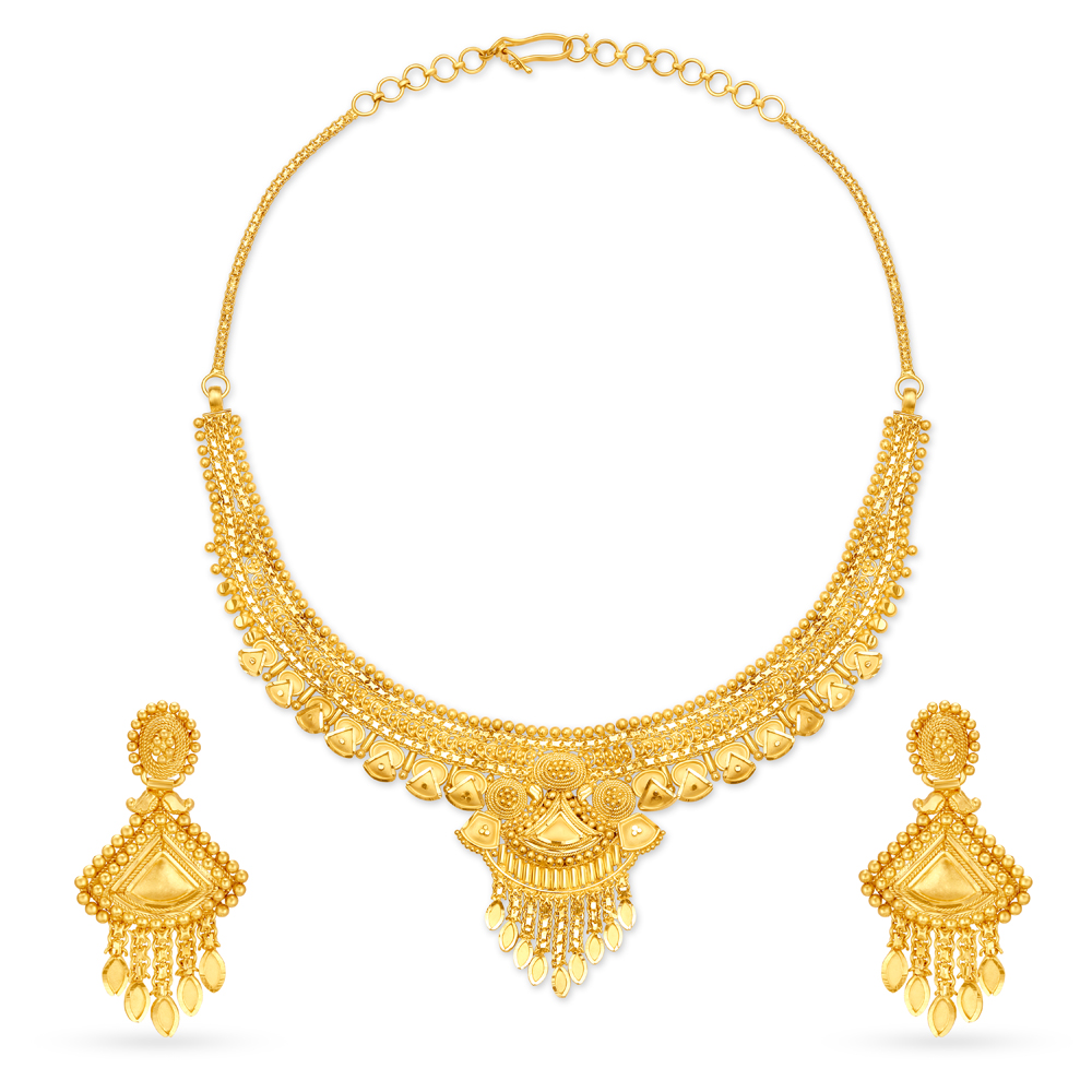 Lustrous Gold Necklace Set for the Bihari Bride