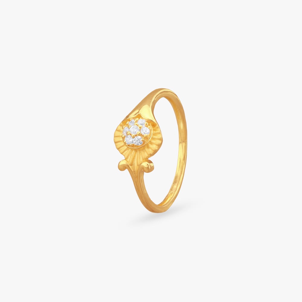 

Delicate Petal Gold Ring