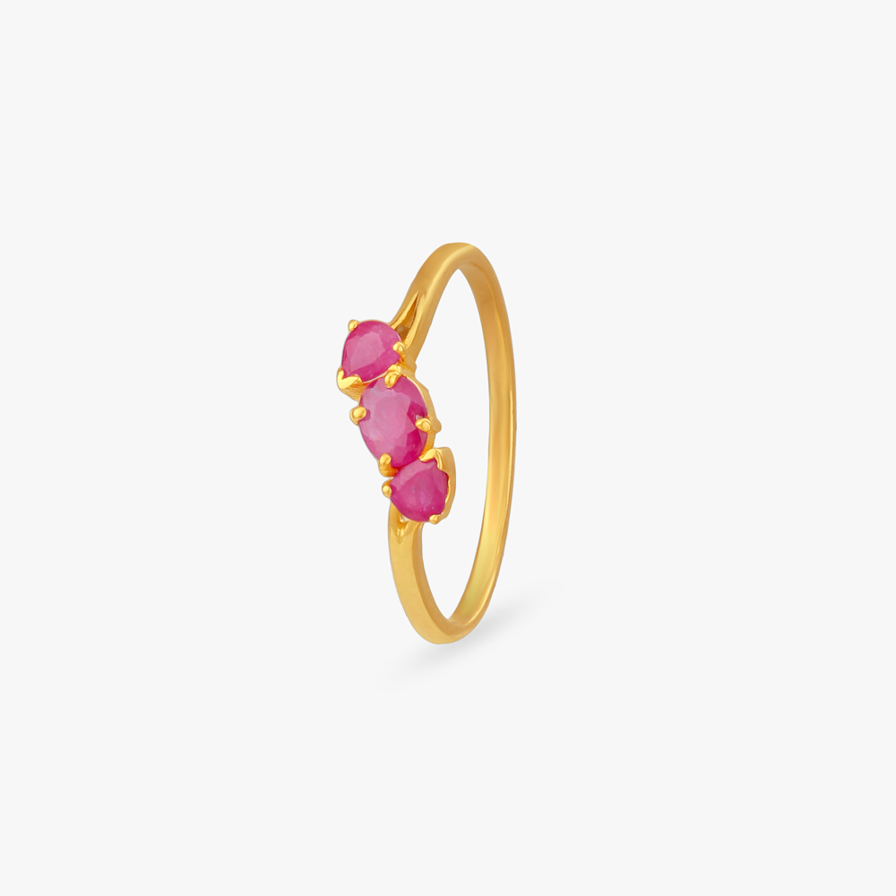

Elegant Vibrant Ruby Finger Ring