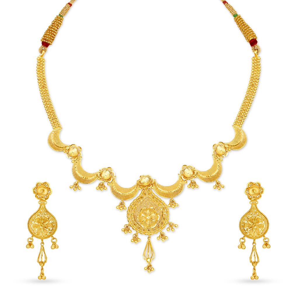 Beautiful Gold Necklace Set for the Bengali Bride