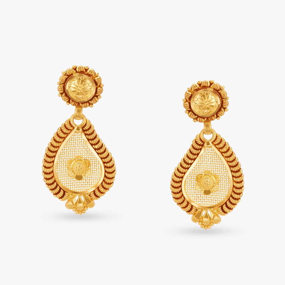 Gold earrings for women tanishq sale