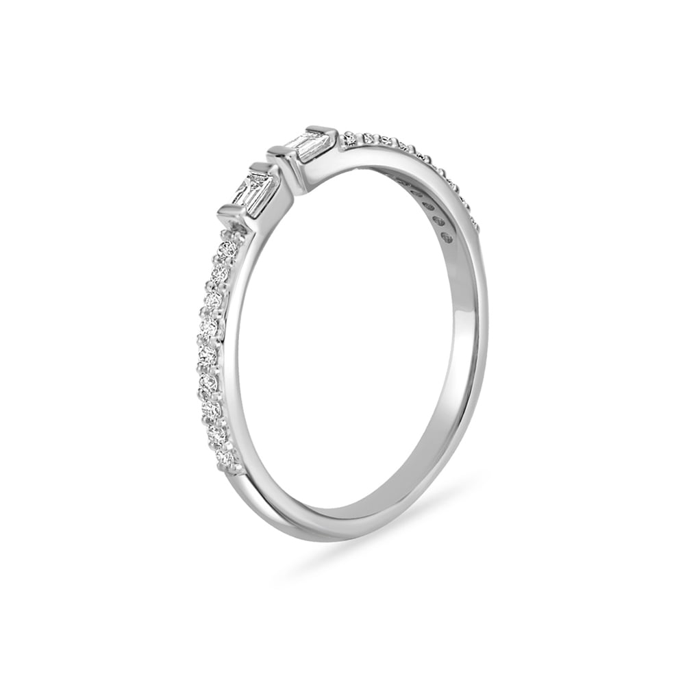 18 KT Sophisticated White Gold Ring