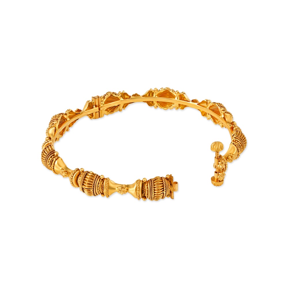 

Regal 22 Karat Yellow Gold Filigree Obelisk Bangle