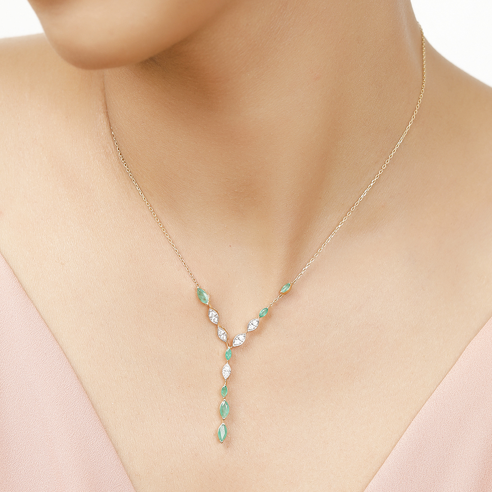 Emerald pendant tanishq online