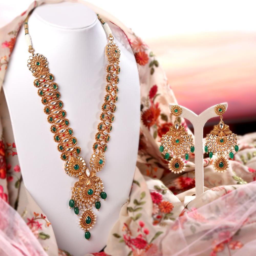 Elegant Glass Kundan Necklace Set