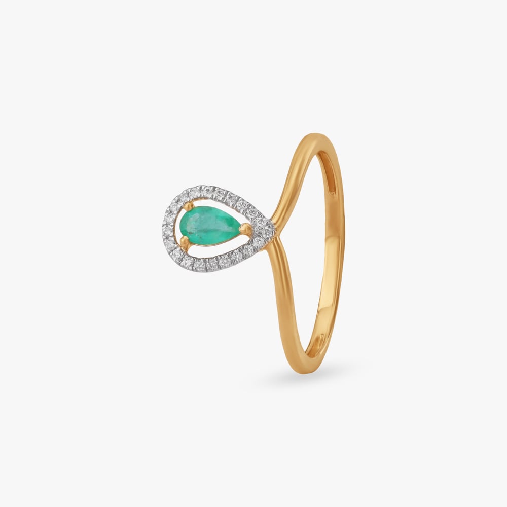 

Teardrop Halo Diamond Ring