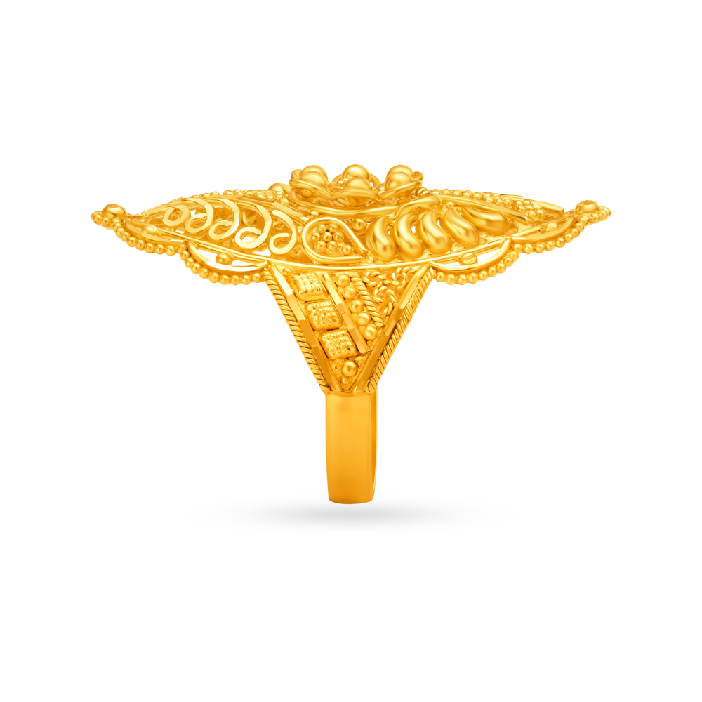 Fascinating Oval Shaped Gold Finger Ring,,hi-res image number null