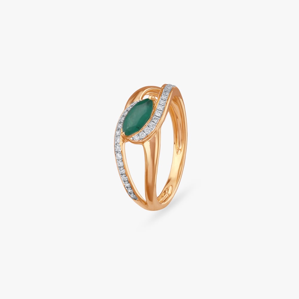 

Gleaming Pathway Diamond Ring