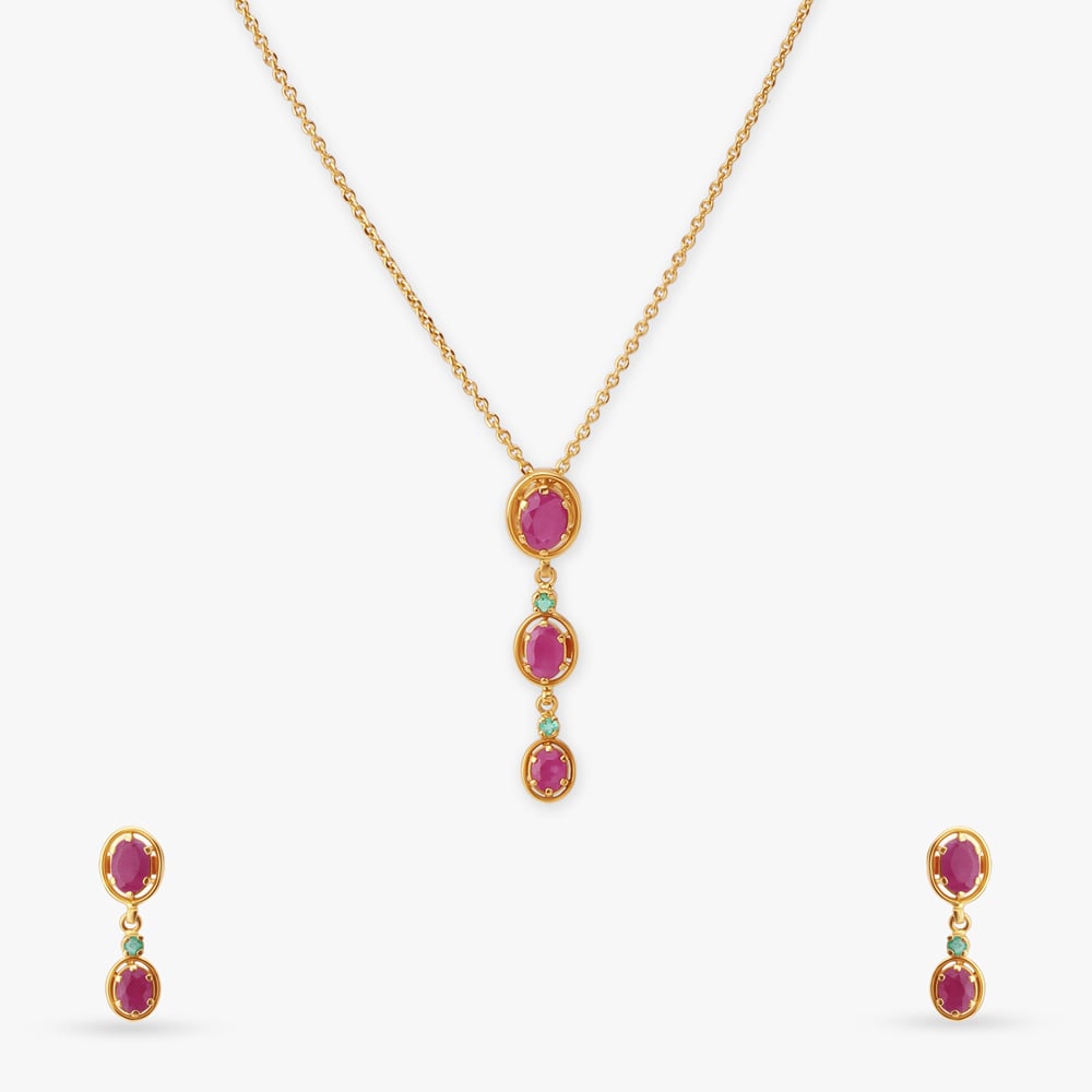 

Opulent Pendant with Chain and Earrings Set