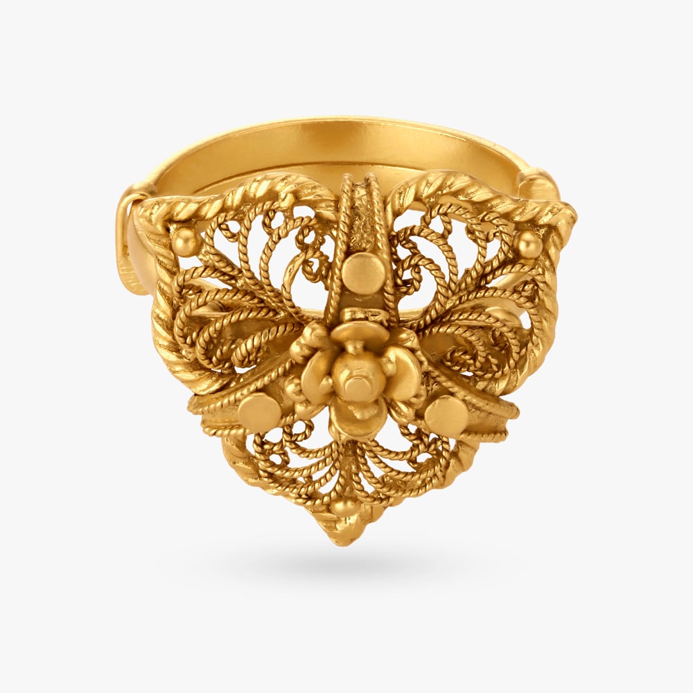 Opulent Filigree Pattern Finger Ring