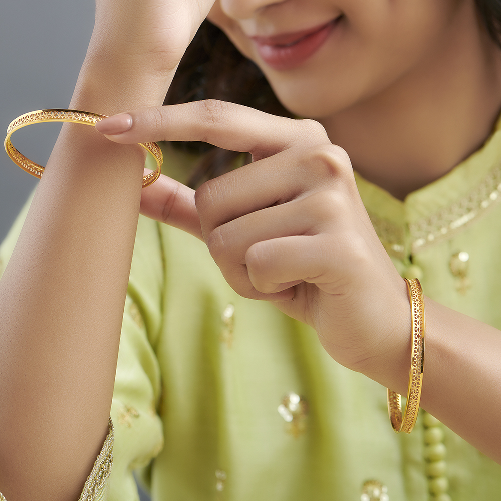 Graceful Delicate Bangle,,hi-res image number null