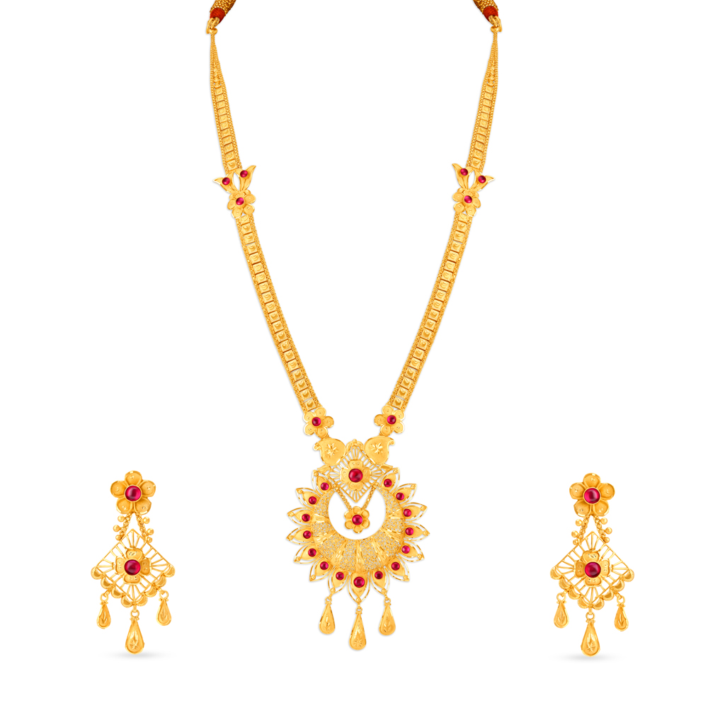 Striking Gold Long Necklace Set With Filigree Work