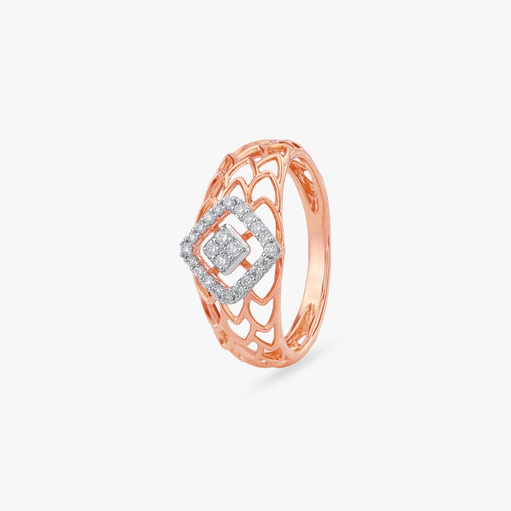 

Frame Flare Diamond Ring