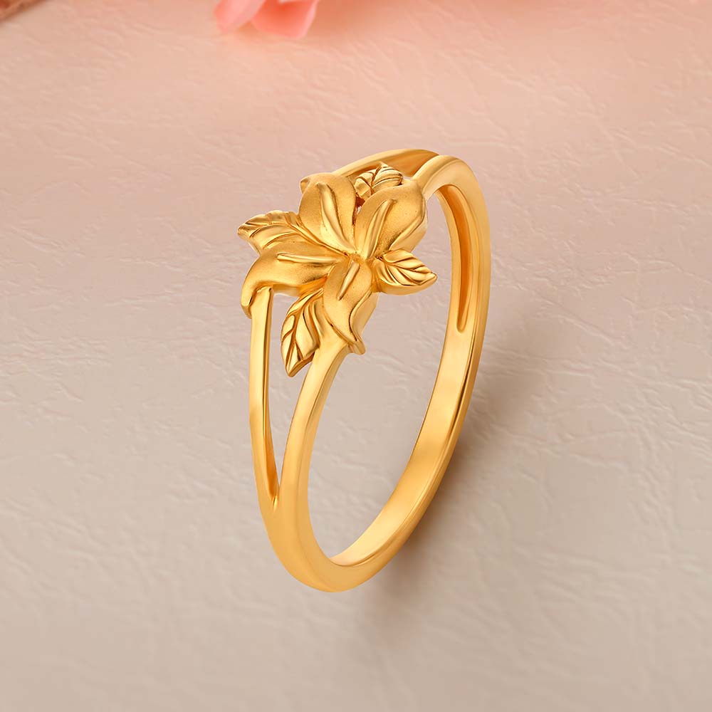 Rawa Work Floral Pattern Gold Finger Ring