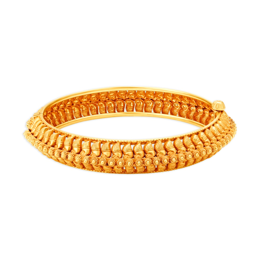 Majestic Gold Bangles for the Maharashtrian Bride,,hi-res image number null