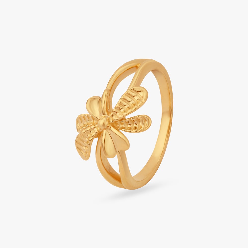 

Delicate Flower Gold Ring