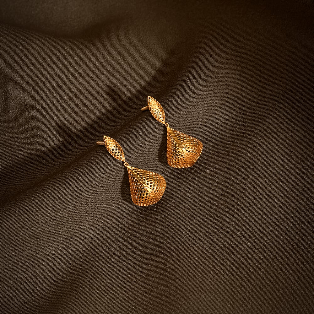 

Lattice Glow Gold Drop Earrings