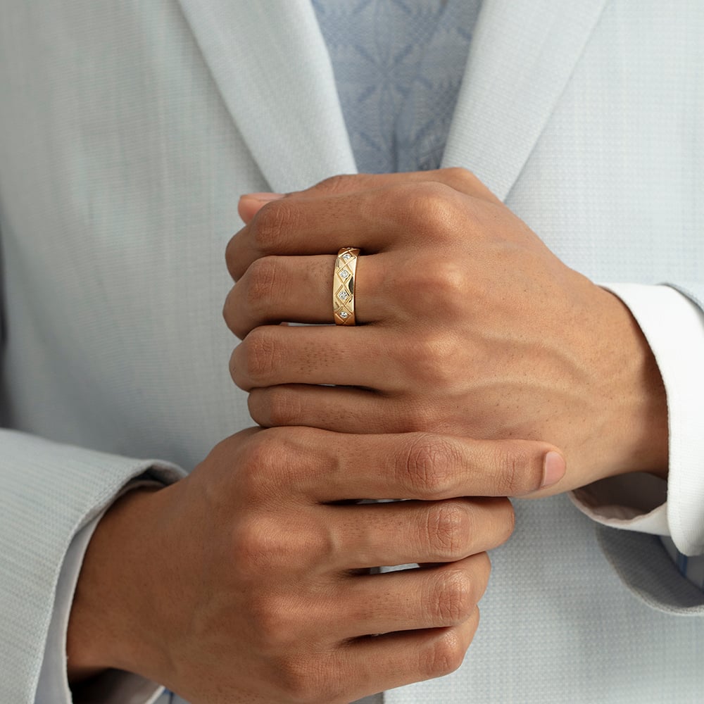 Grided Glitz Gold & Diamond Finger Ring for Men,,hi-res image number null