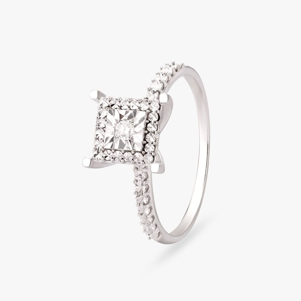 Opulent Majesty Diamond Finger Ring
