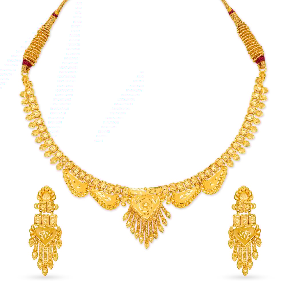 

Romantic Gold Necklace Set for the Bengali Bride