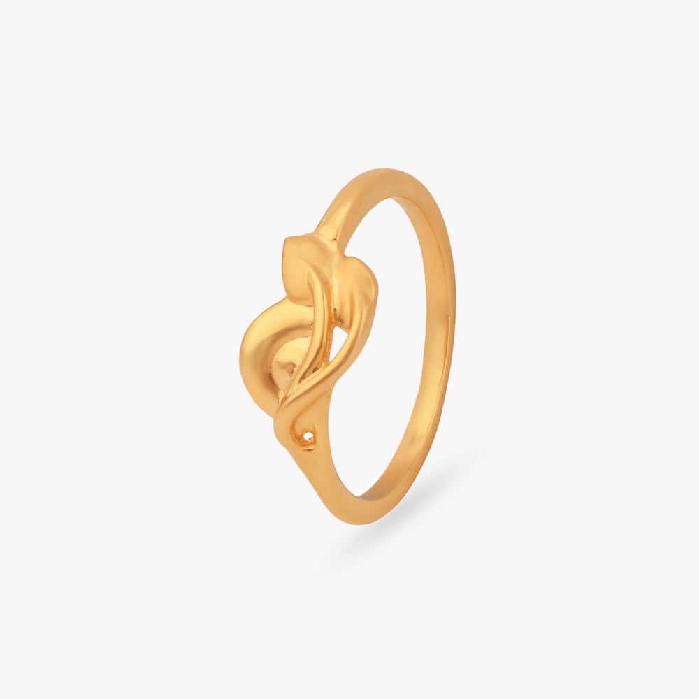 

Fluid Curve Gold Ring