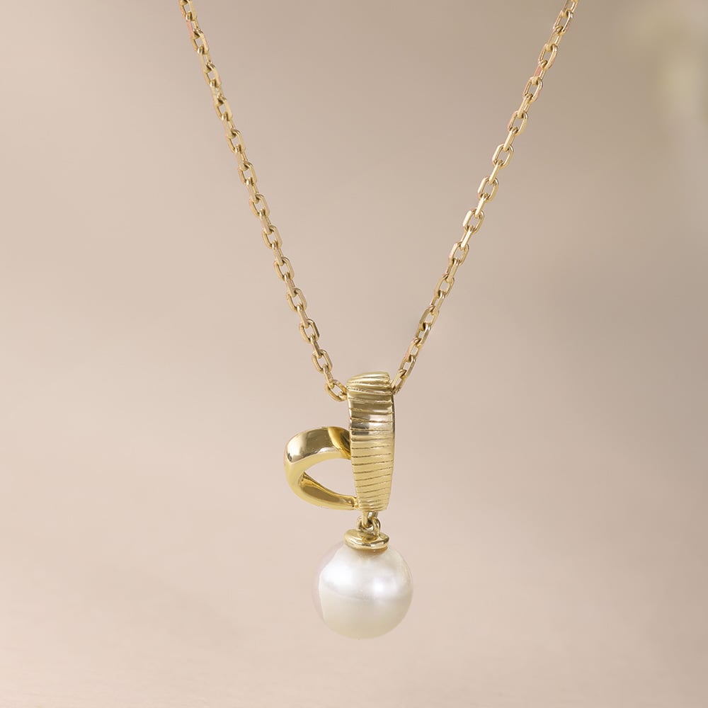 Ribbon Kiss Gold Pendant,,hi-res image number null