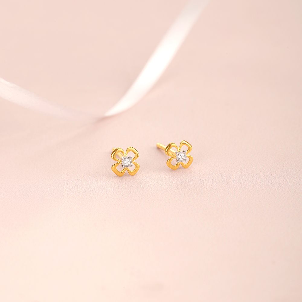 Dazzling Daisy 14 Kt Gold and Diamond Stud Earrings,,hi-res image number null
