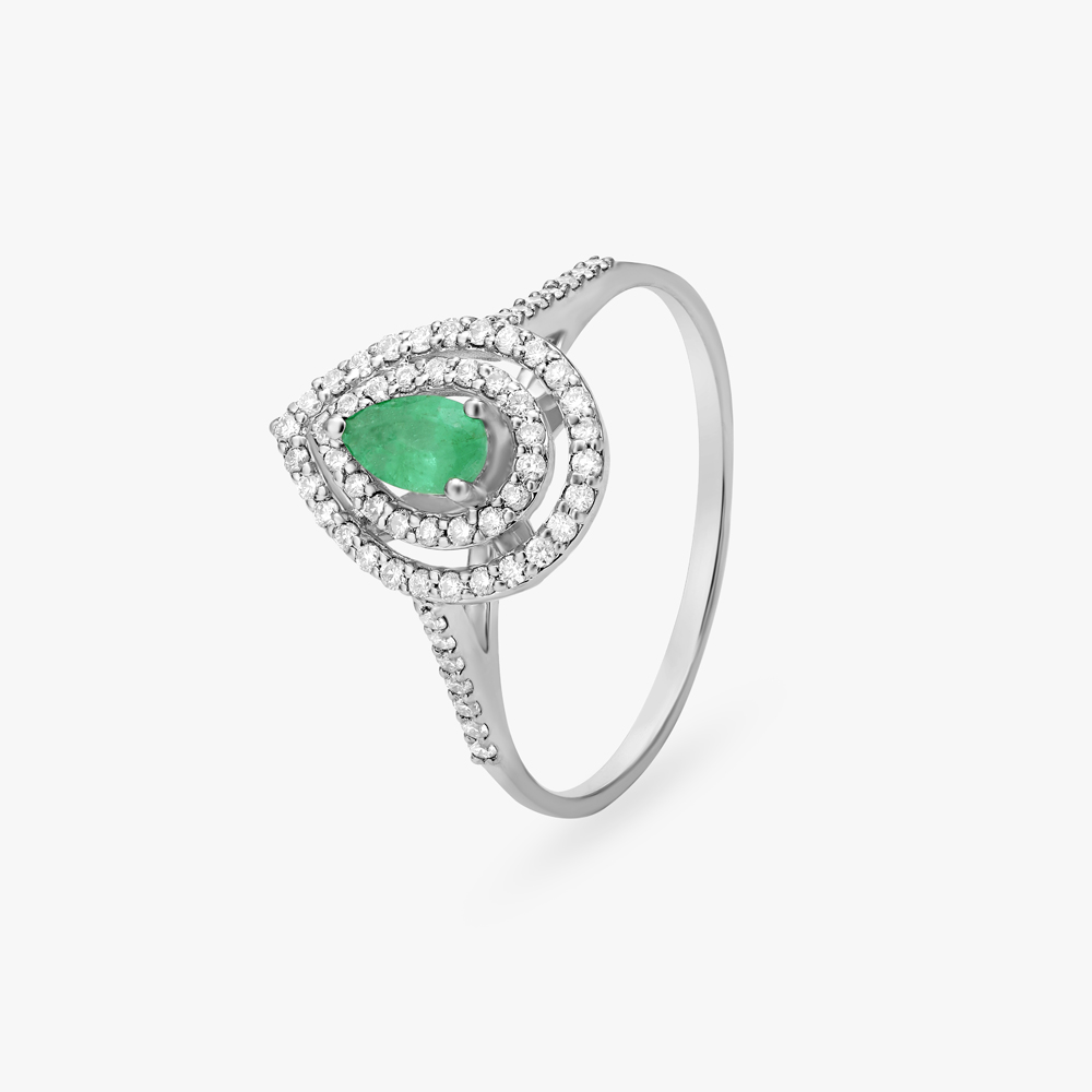 Eye-Catching Diamond and Emerald Ring,,hi-res image number null
