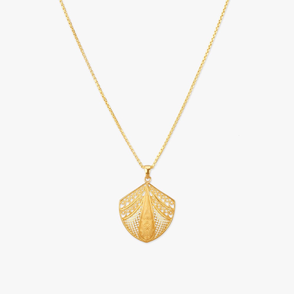 

Gleaming Mesh Gold Pendant with Chain