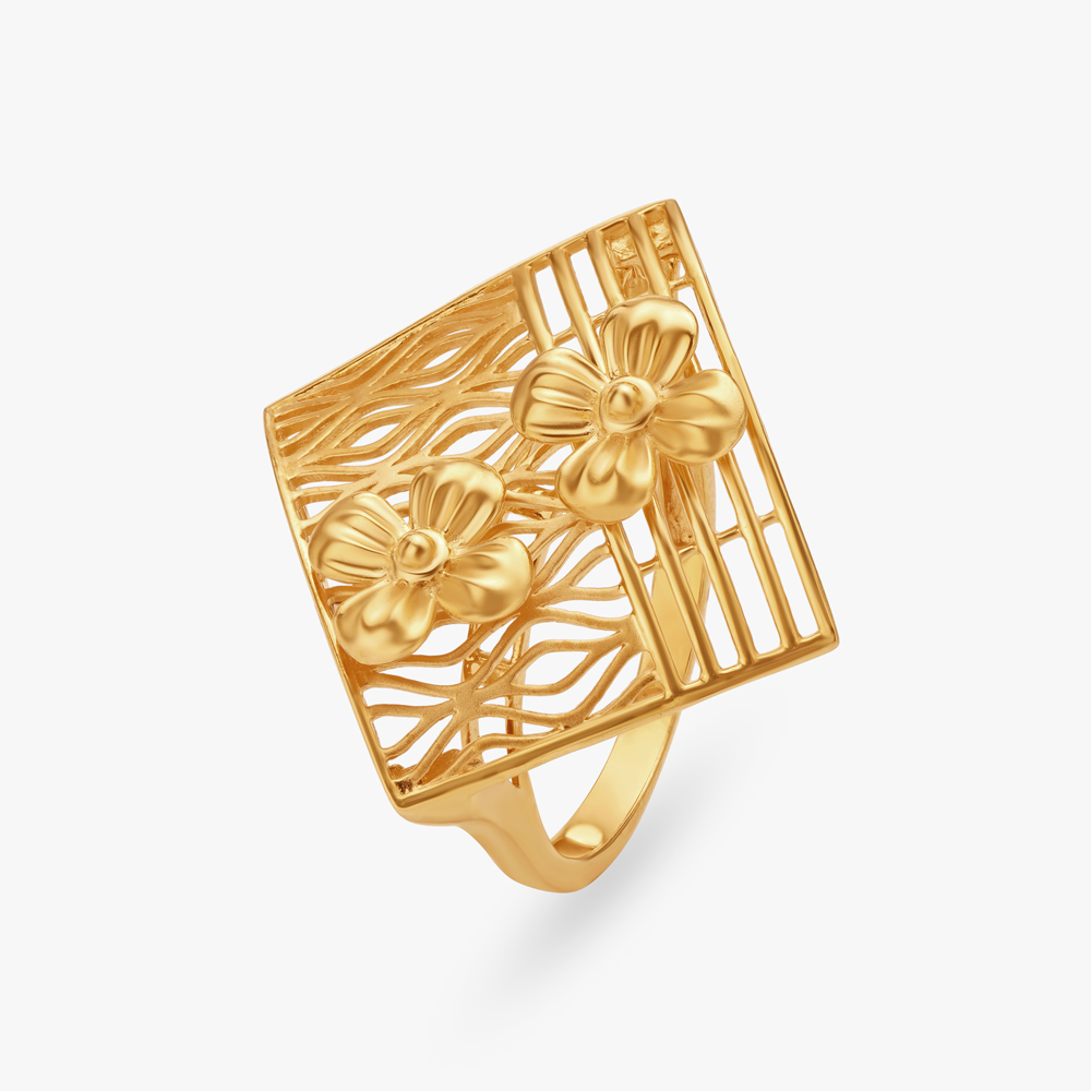 Chic Men's Gold Finger Ring | Tanishq