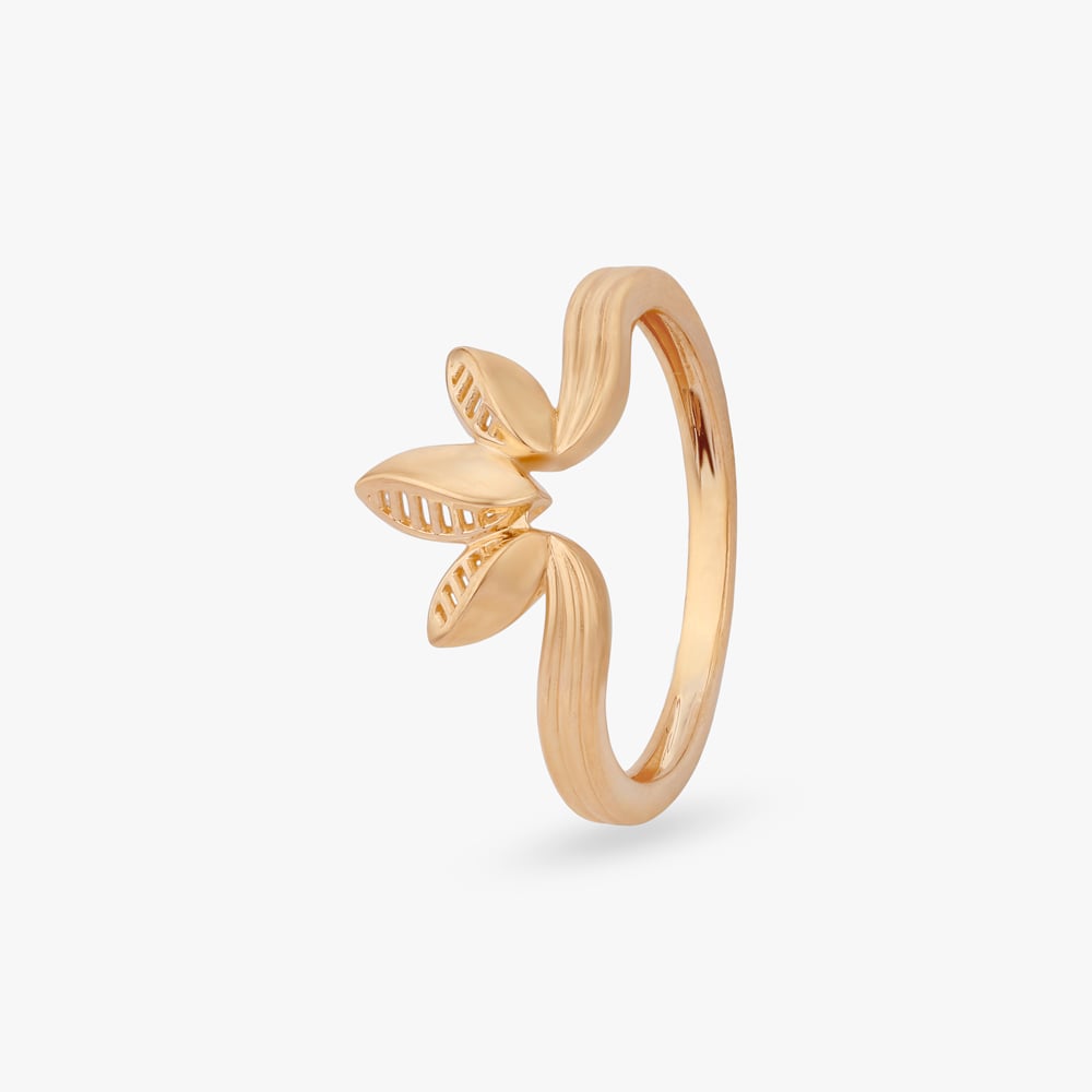

Sculpted Leaf Gold Ring