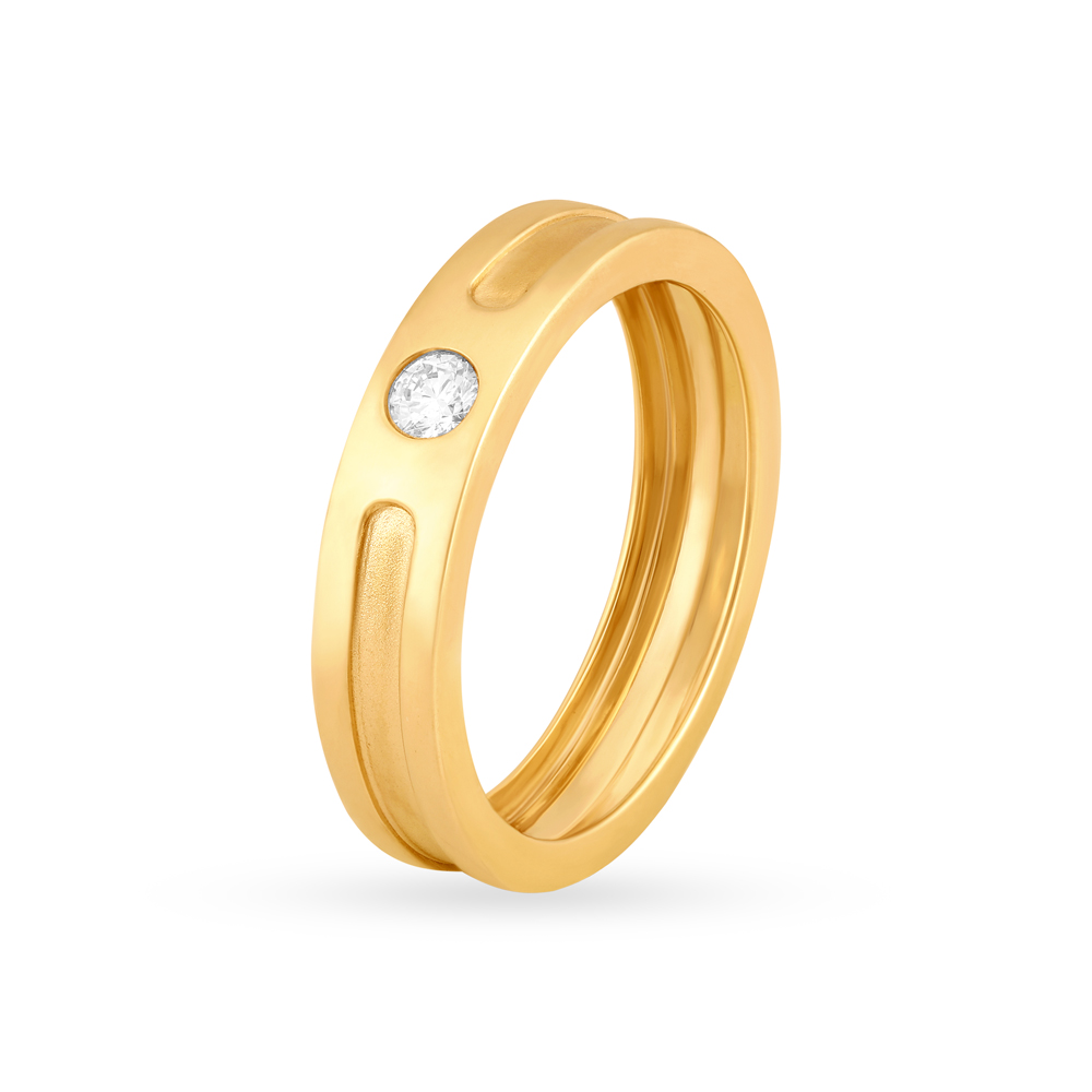 Sublime 18 Karat Yellow Gold And Diamond Finger Ring