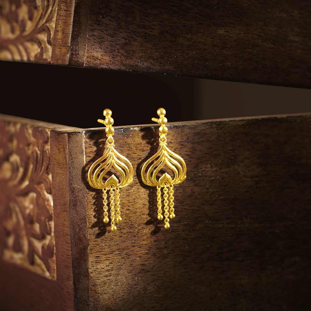 Tanishq - These gorgeous diamond drop earrings make for... | Facebook