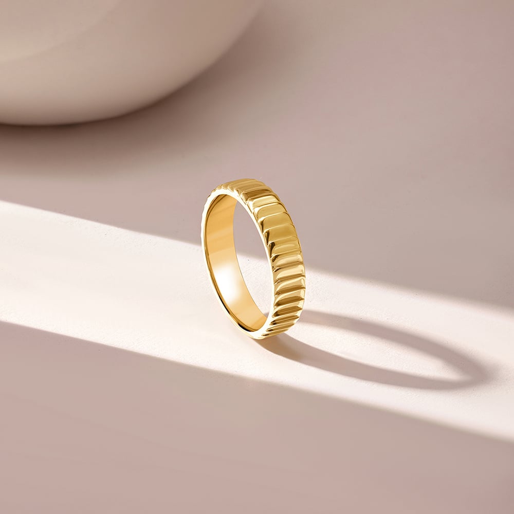 Grooved Glory 18KT Gold Finger Ring,,hi-res image number null
