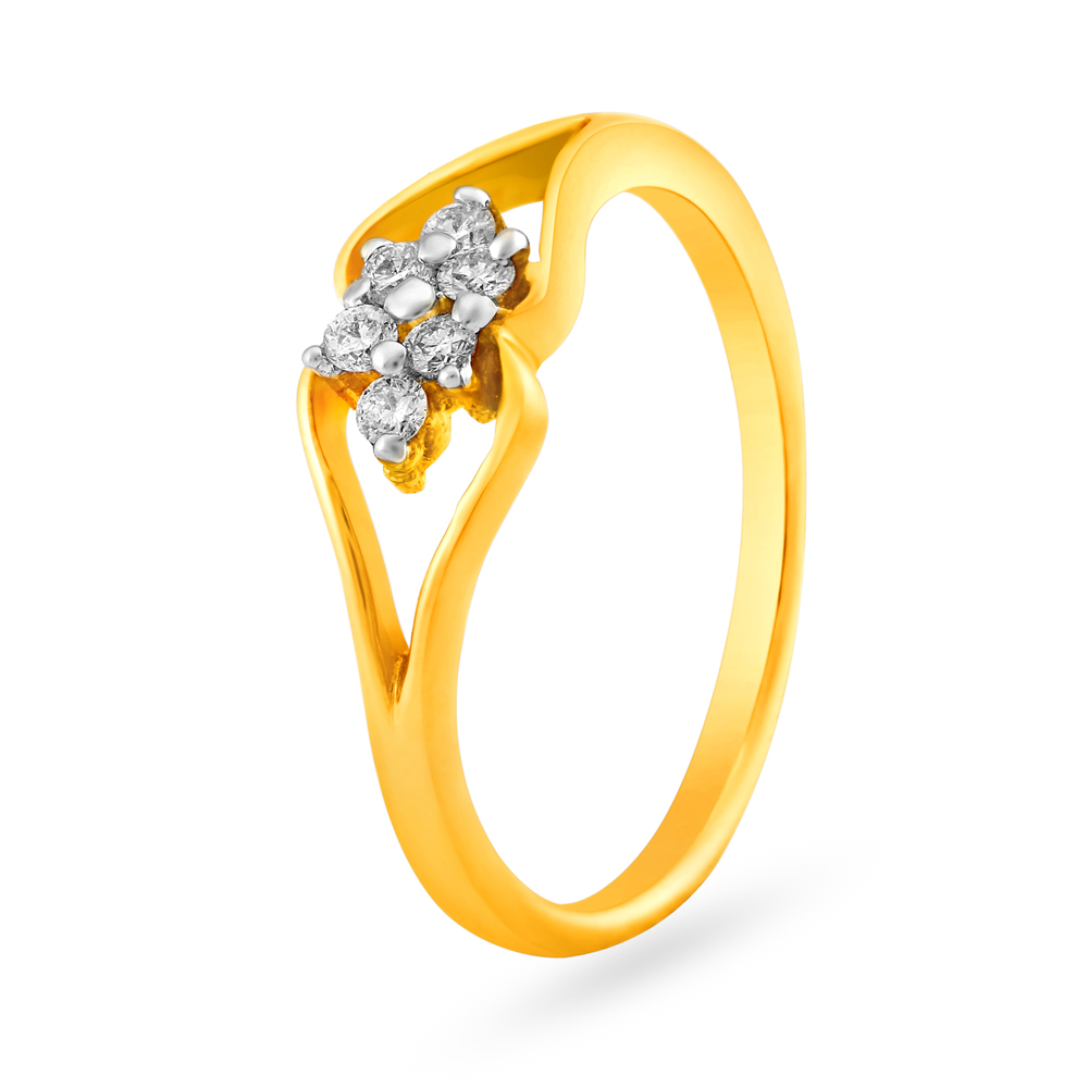 Women's Party Natural Diamonds Ring, Weight: 3.26gm 0.32ct at Rs 15466 in  New Delhi