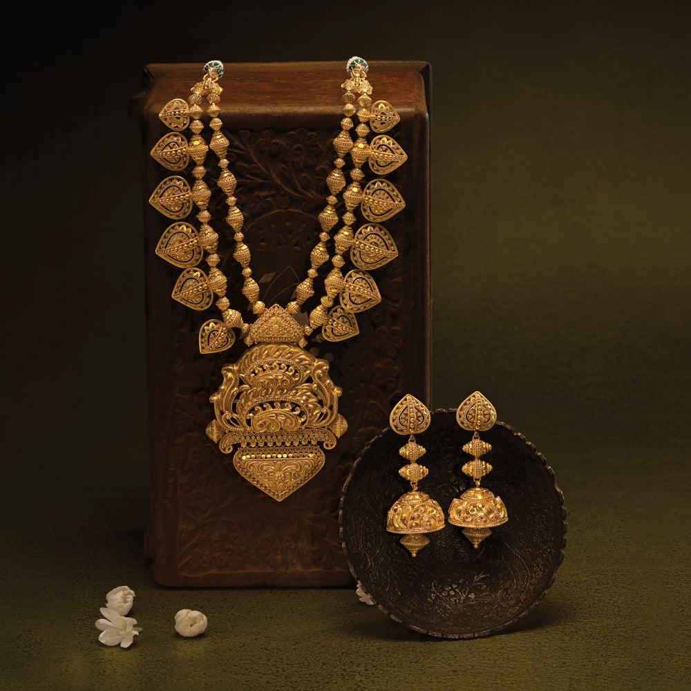 Marvellous Necklace Set with Ornate Beads and Jalidaar Nakashi,,hi-res image number null