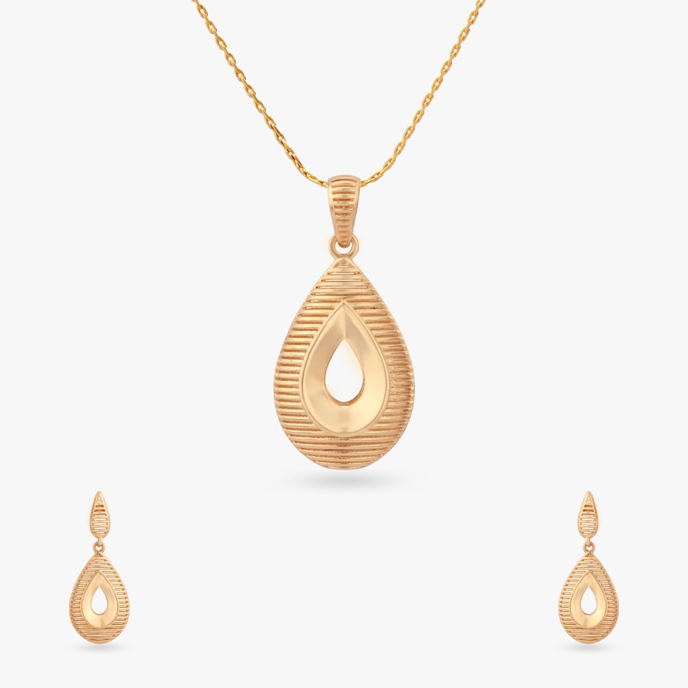 

Sculpted Teardrop Gold Pendant and Earrings Set