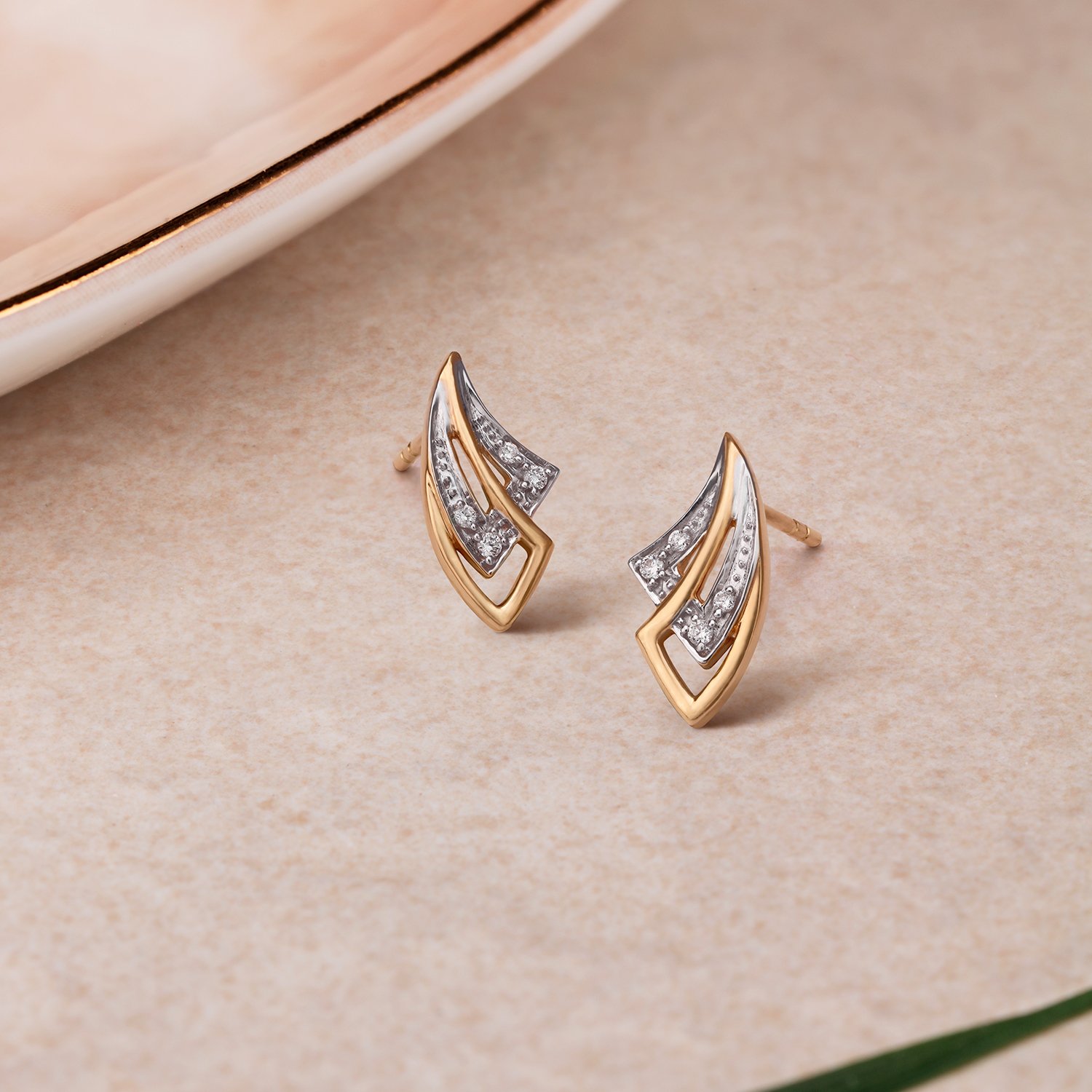 

Angular Pulse Diamond Stud Earrings
