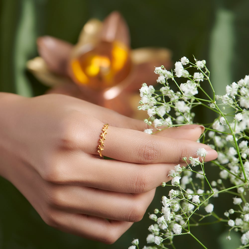 Entrancing Leaf Pattern Gold Finger Ring,,hi-res image number null