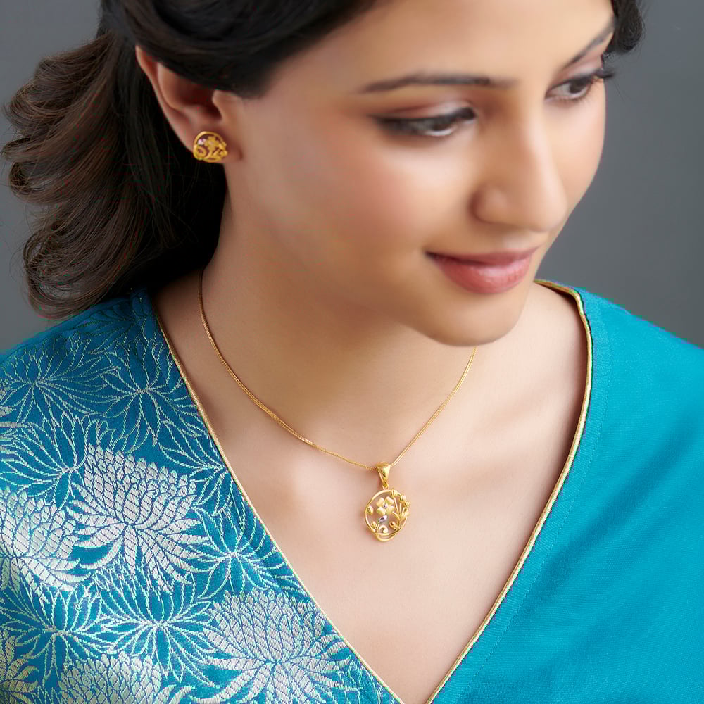 Elegant Floral Pendant and Earrings Set,,hi-res image number null
