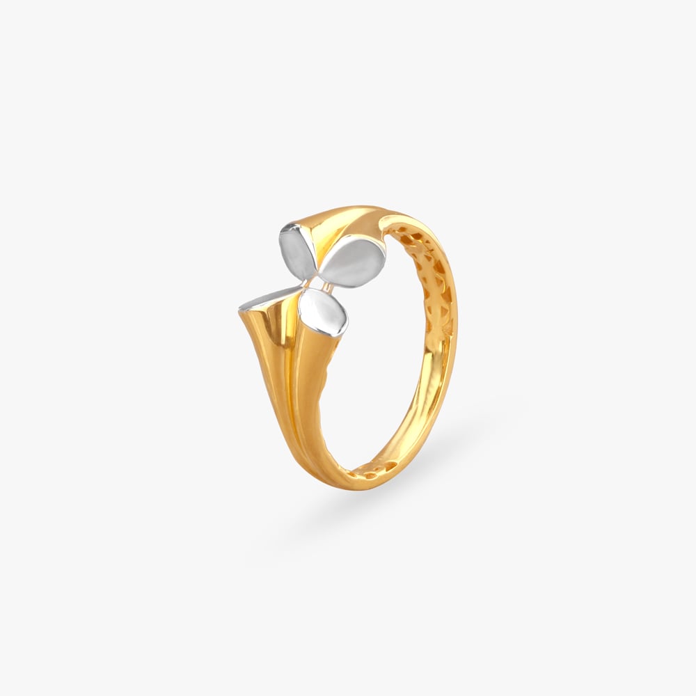 

Twist Form Gold Ring