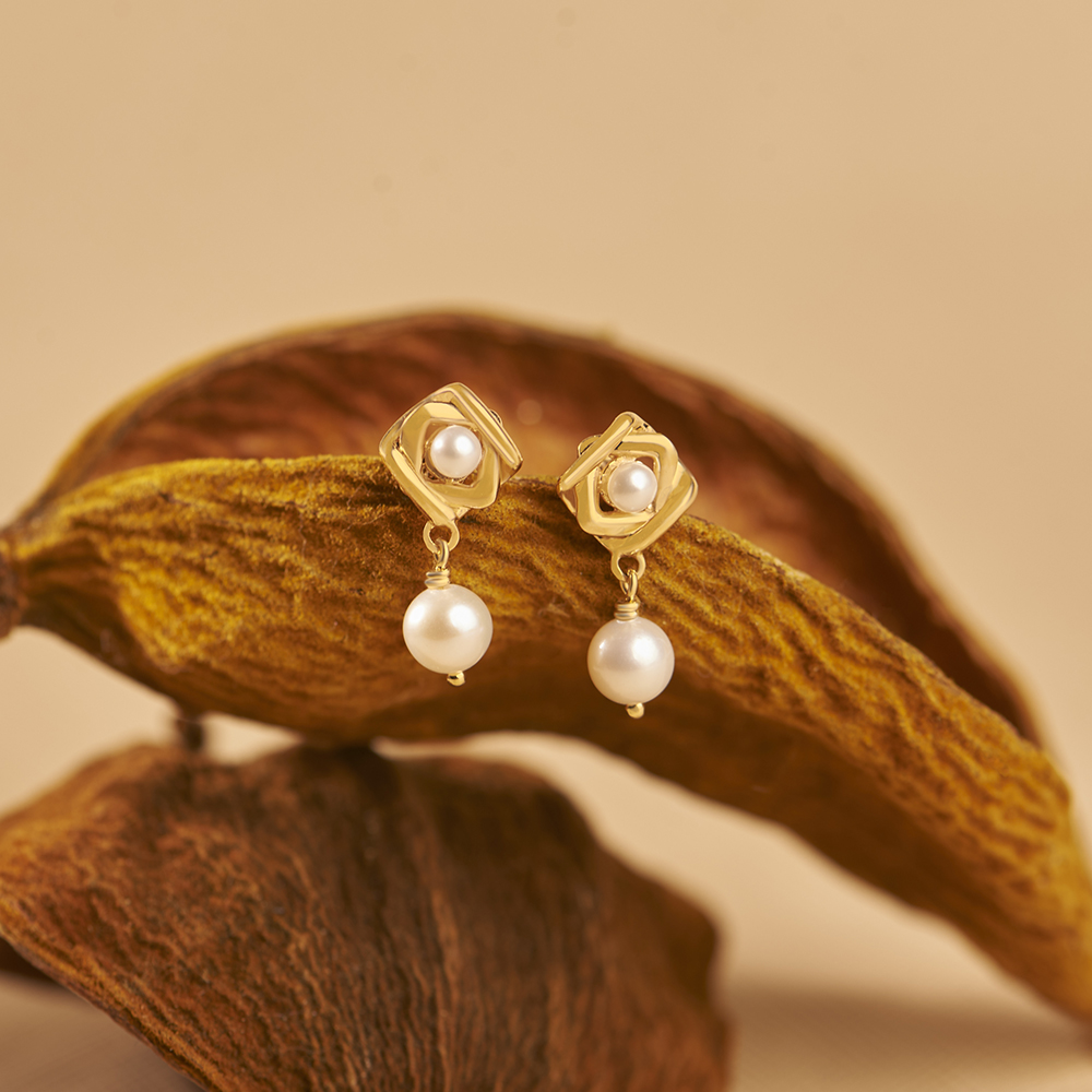 Enchanting 18 Karat Yellow Gold And Pearl Geometric Drop Earrings